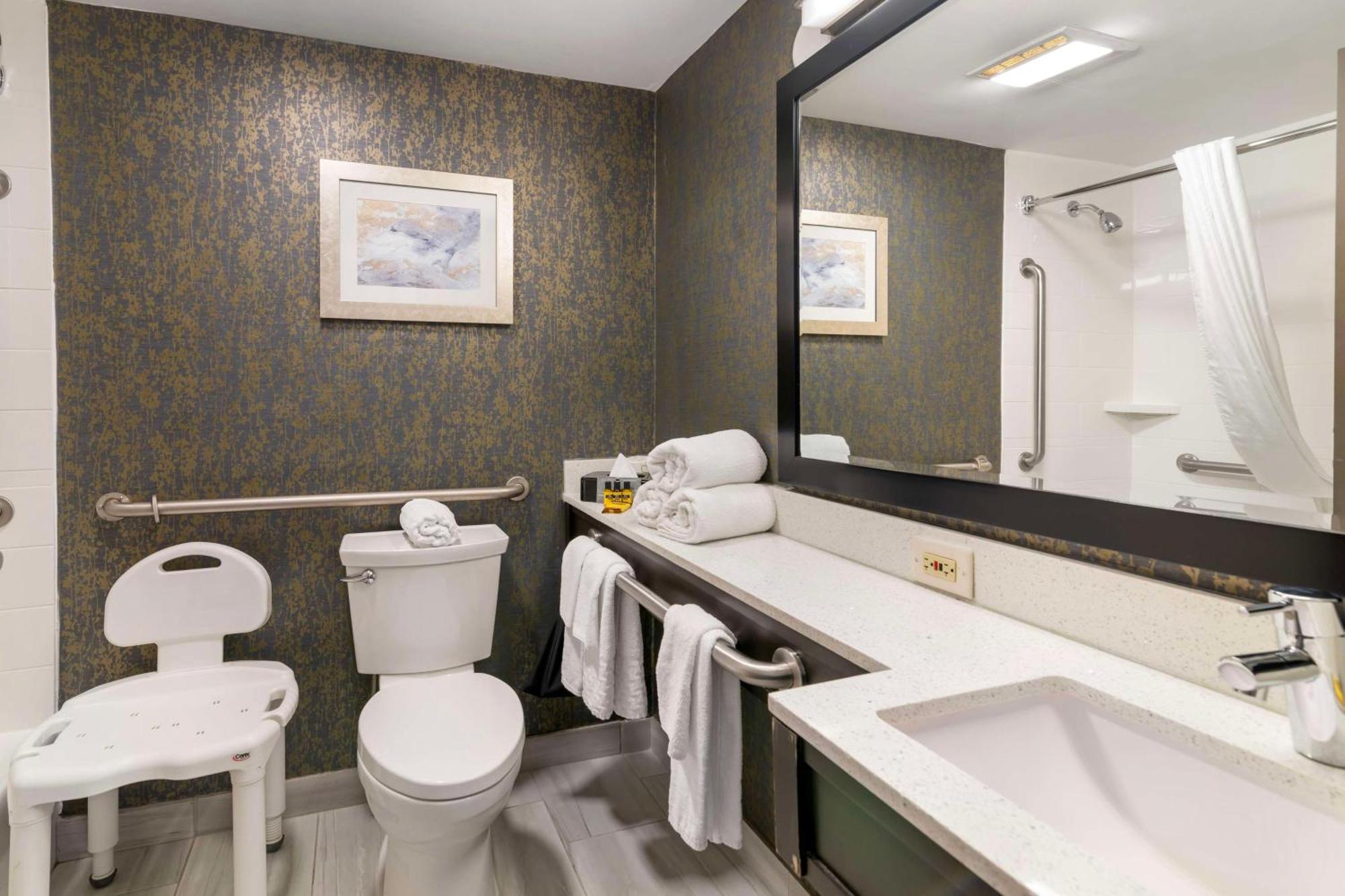 Best Western Plus Landmark Inn Laconia Ngoại thất bức ảnh