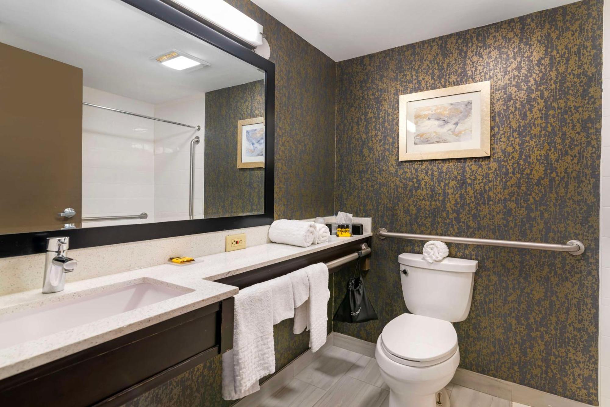 Best Western Plus Landmark Inn Laconia Ngoại thất bức ảnh