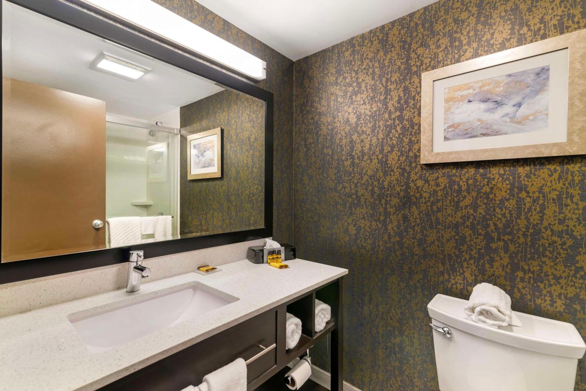 Best Western Plus Landmark Inn Laconia Ngoại thất bức ảnh